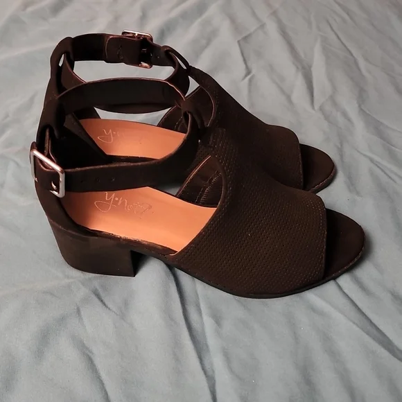 Girls Size 3 shoes - Picture 3 of 4